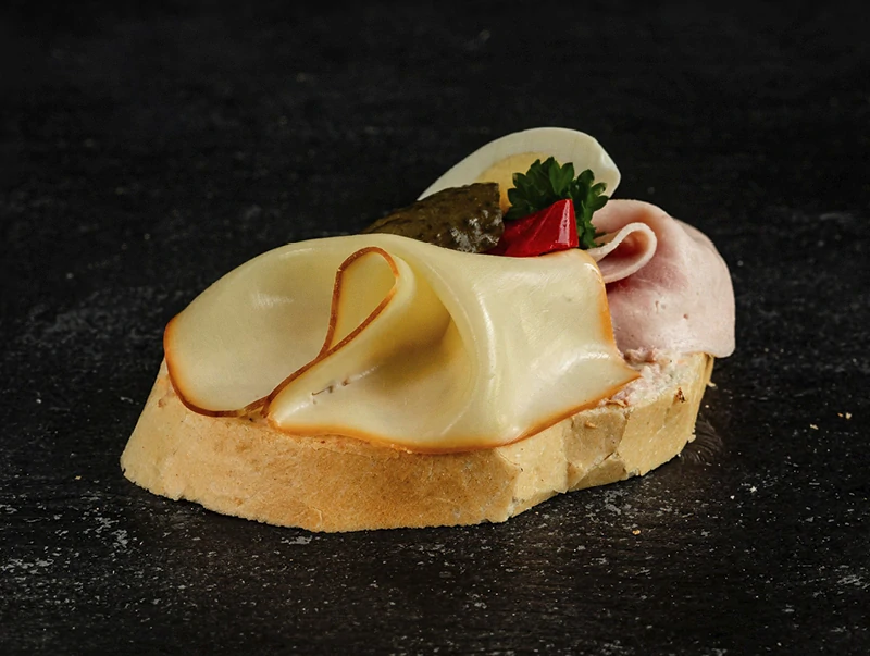 Chlebíček šunka sýr