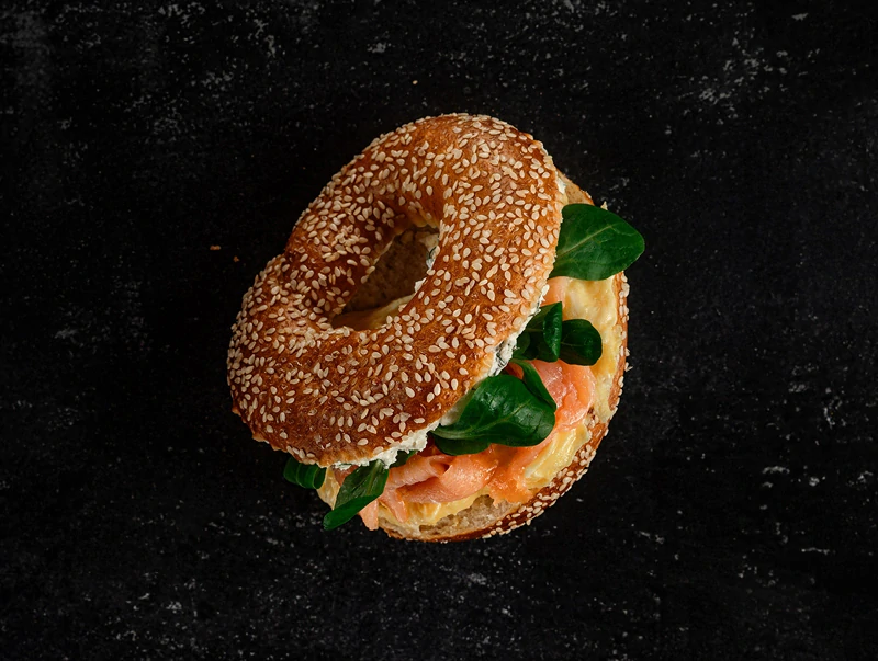 Bagel s lososem
