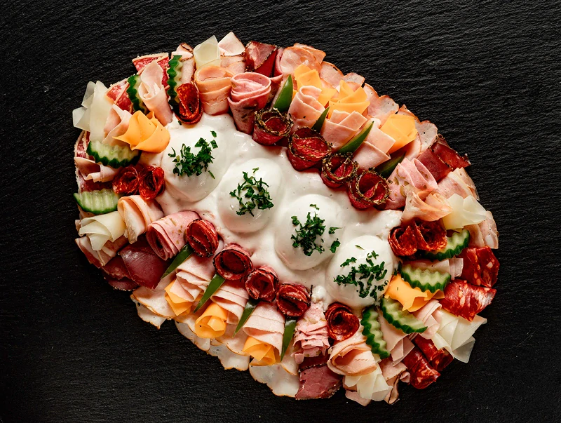 Obložená mísa se salátem 6-porcová