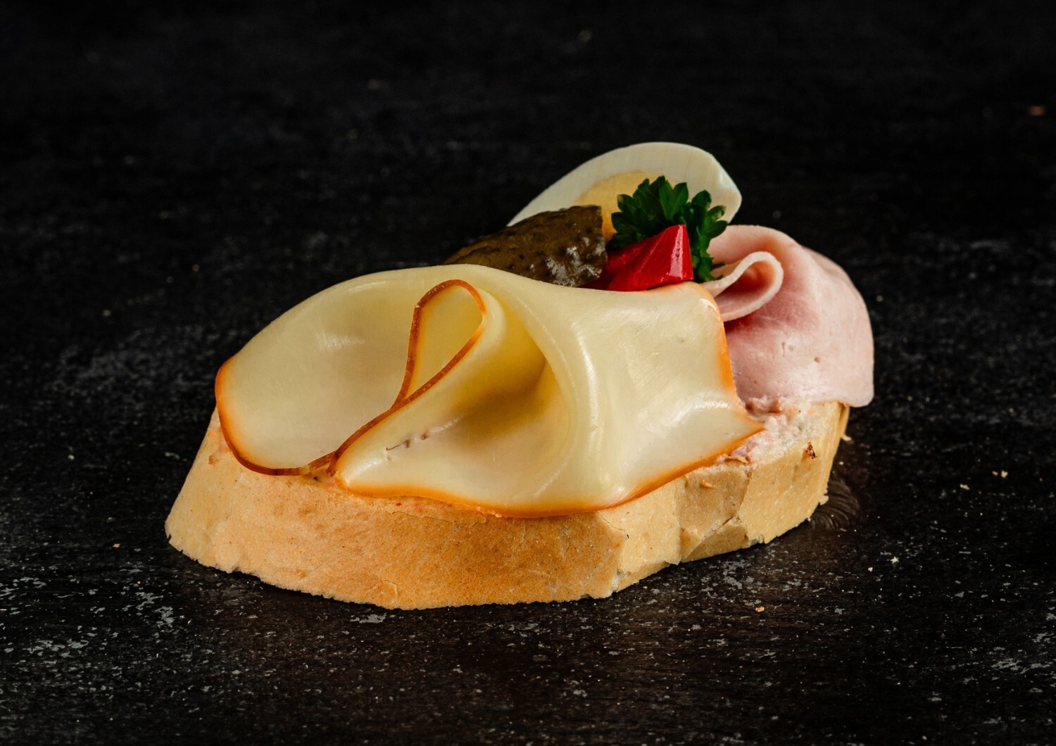 Chlebíček šunka & sýr