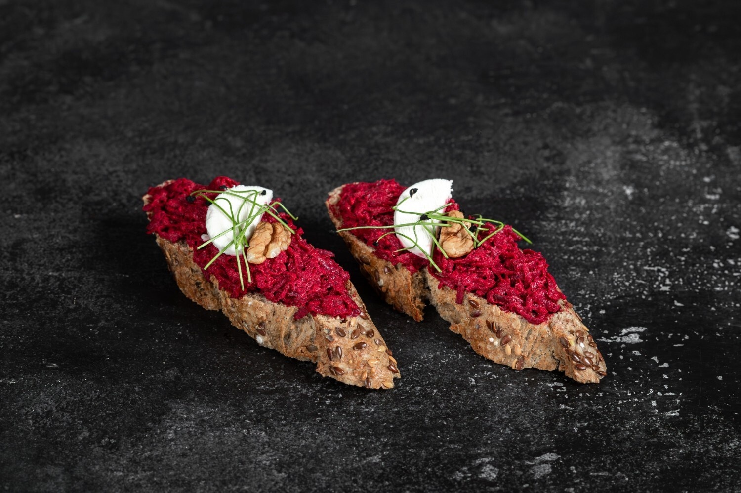 Dvojhubka s červenou řepou a kozím sýrem